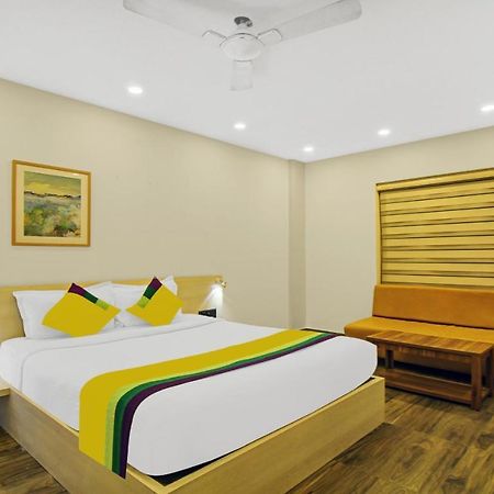 Itsy Hotels Transit Express Kalkutta Exterior foto