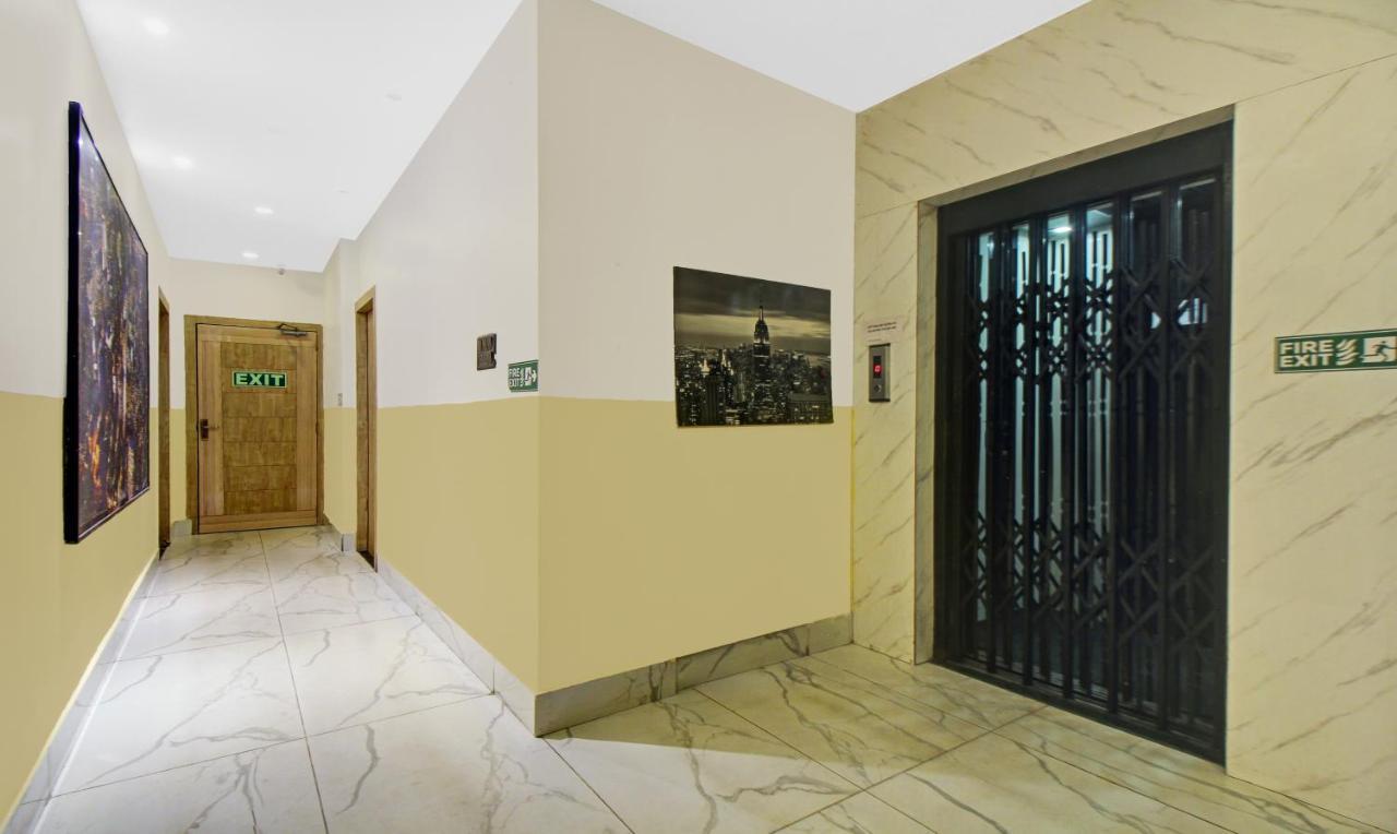 Itsy Hotels Transit Express Kalkutta Exterior foto