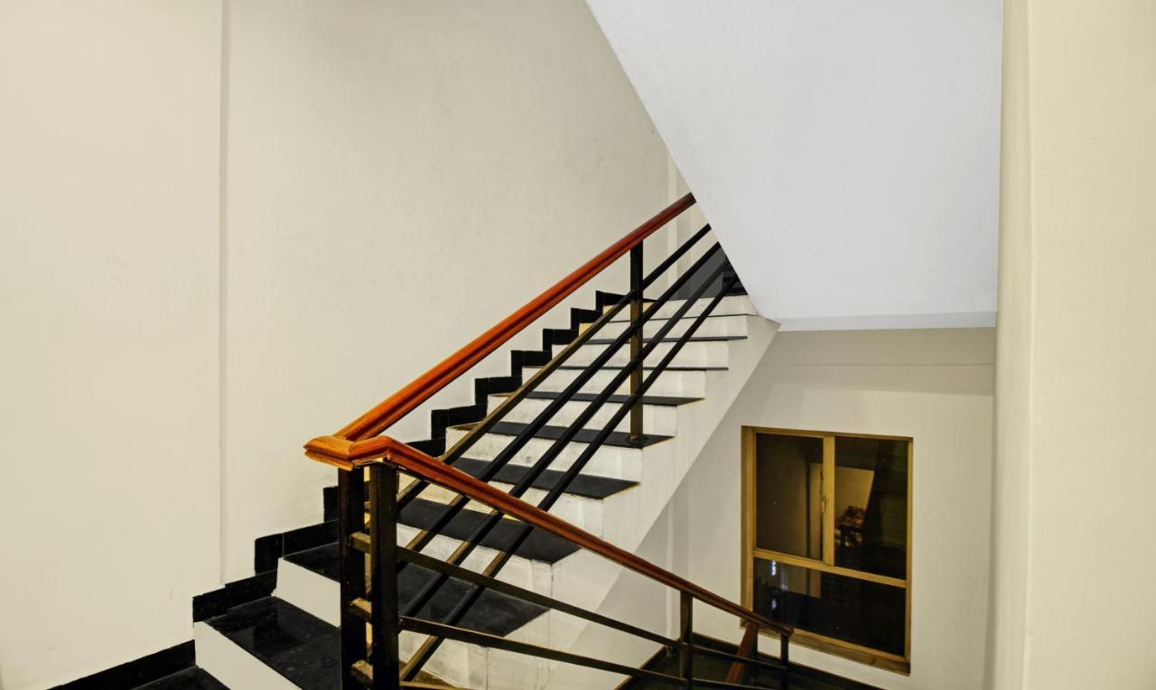 Itsy Hotels Transit Express Kalkutta Exterior foto
